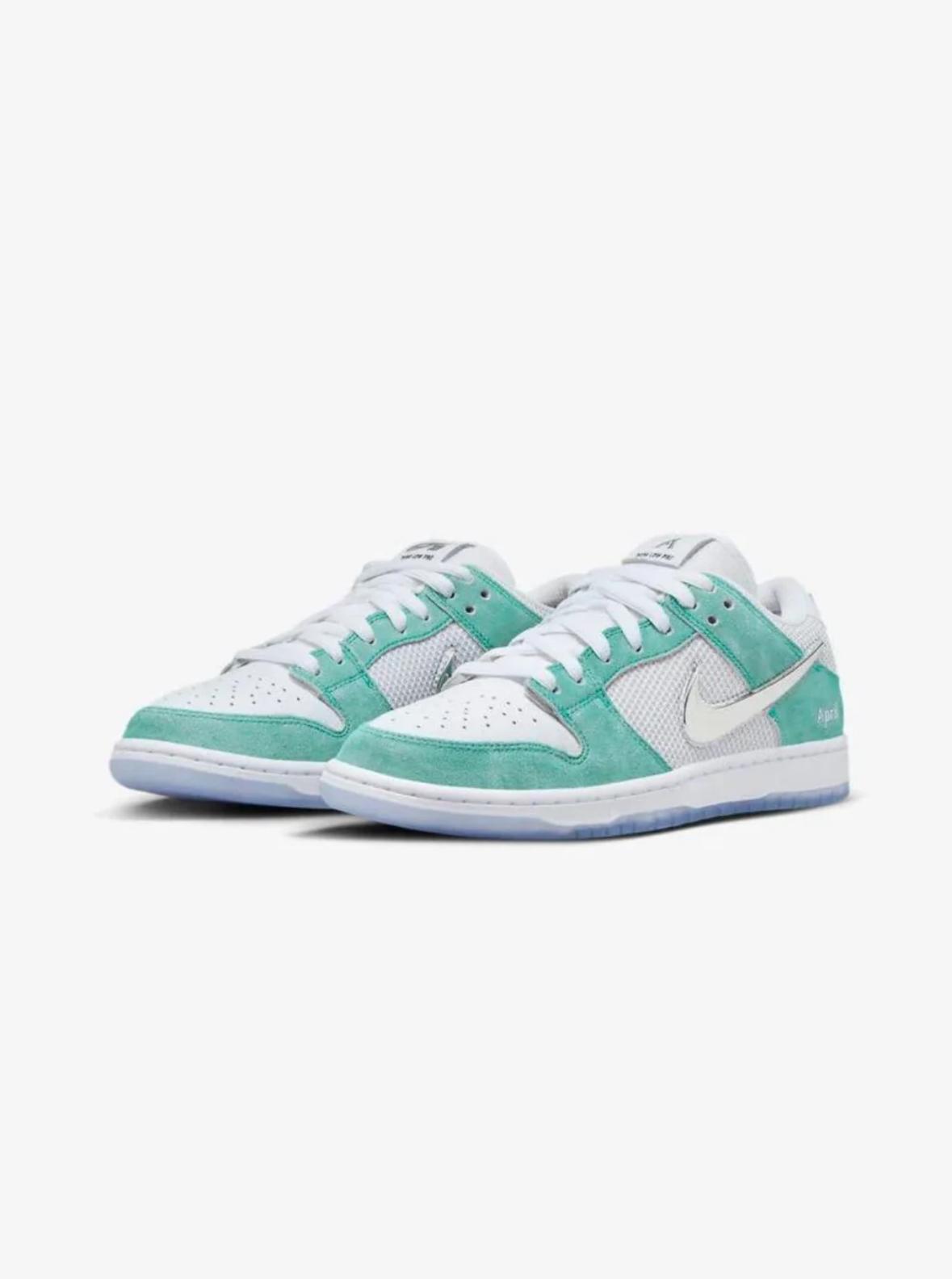 NIKE SB DUNK LOW APRIL SKATEBOARDS