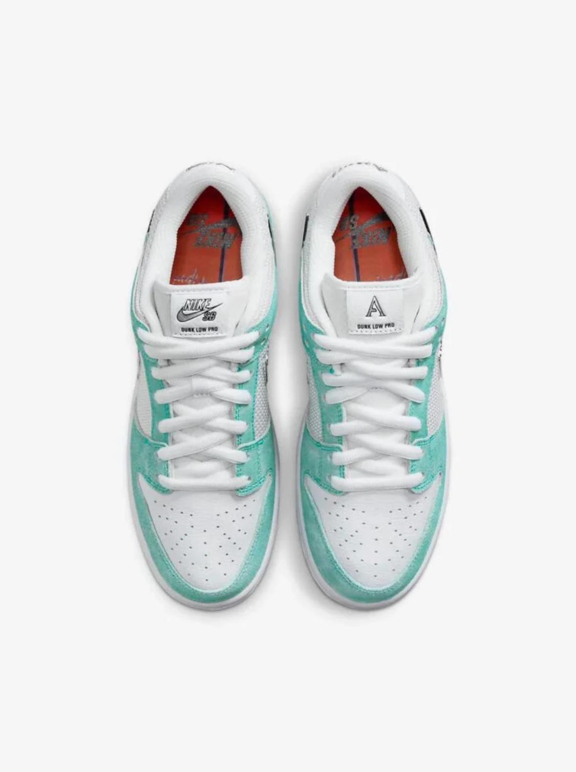 NIKE SB DUNK LOW APRIL SKATEBOARDS
