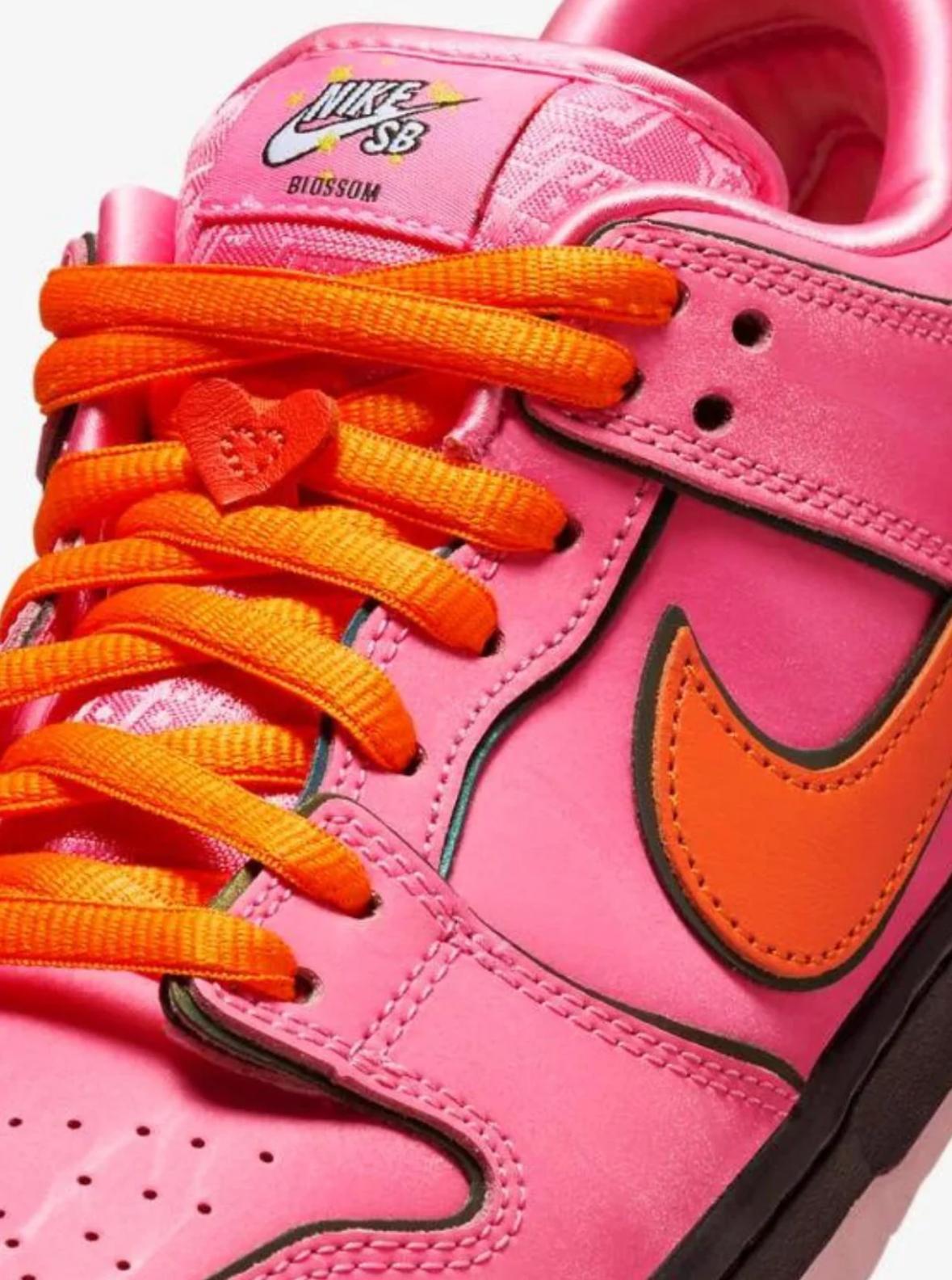 NIKE SB DUNK LOW THE POWERPUFF GIRLS BLOSSOM
