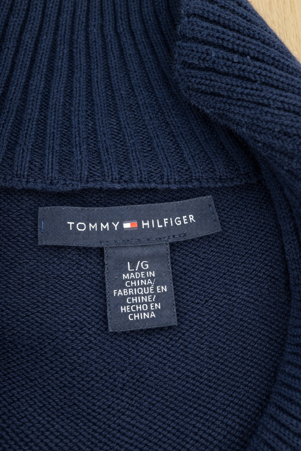 MAGLIONE TOMMY HILFIGER BLU CON ZIP E DETTAGLI A CONTRASTO