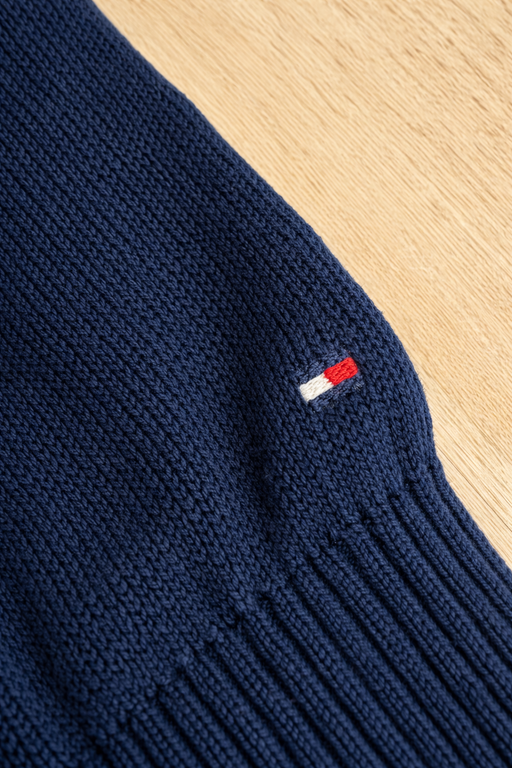 MAGLIONE TOMMY HILFIGER BLU CON ZIP E DETTAGLI A CONTRASTO