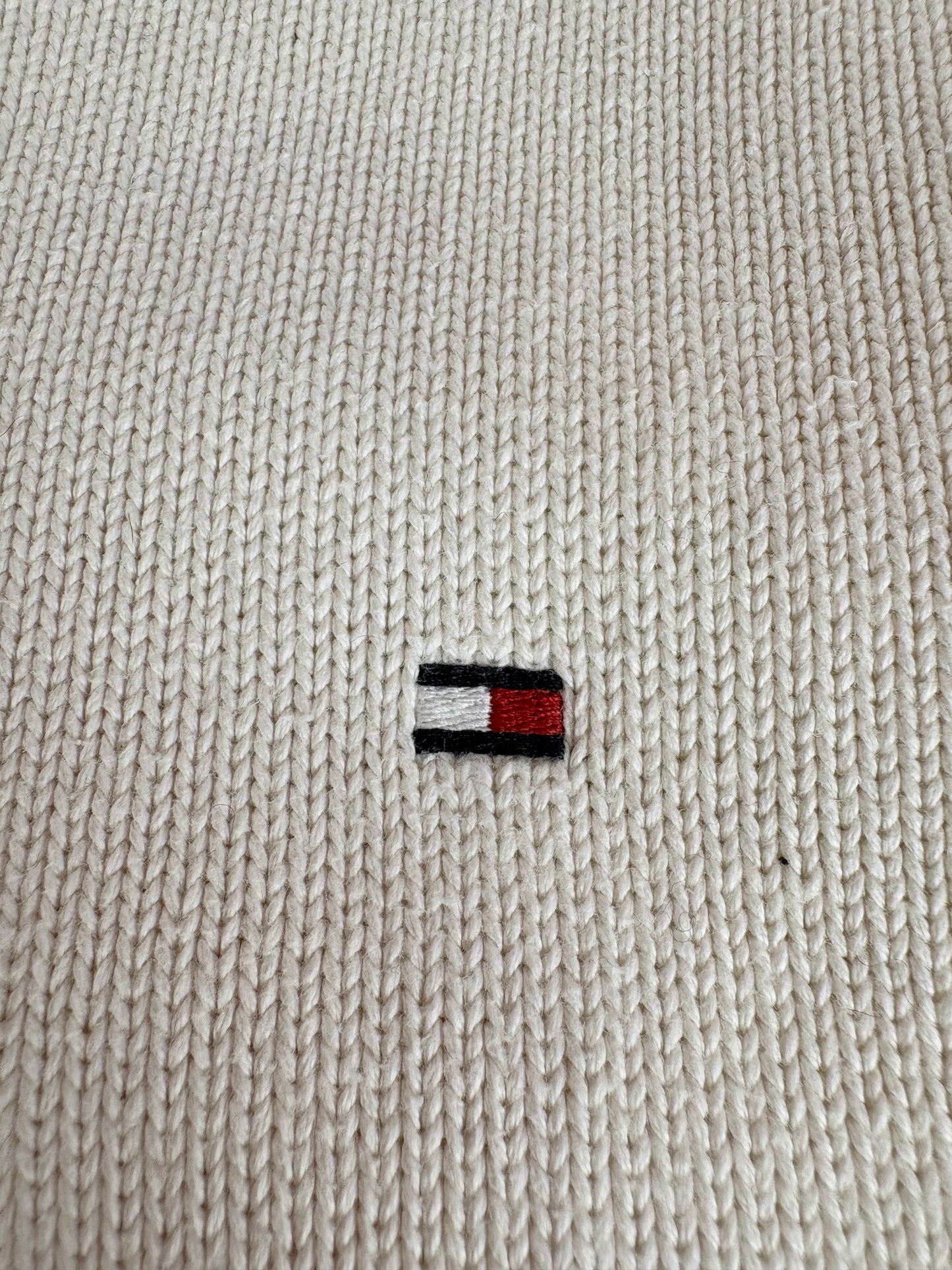 MAGLIONE TOMMY HILFIGER PANNA CON COLLO A SCIALLE