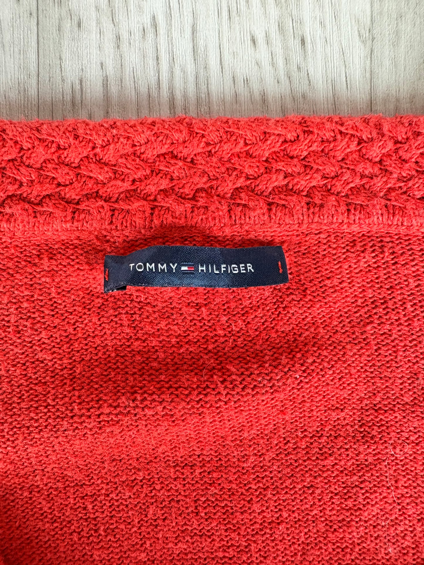 MAGLIONE TOMMY HILFIGER ROSSO CORALLO CON TRAMA TESTURIZZATA