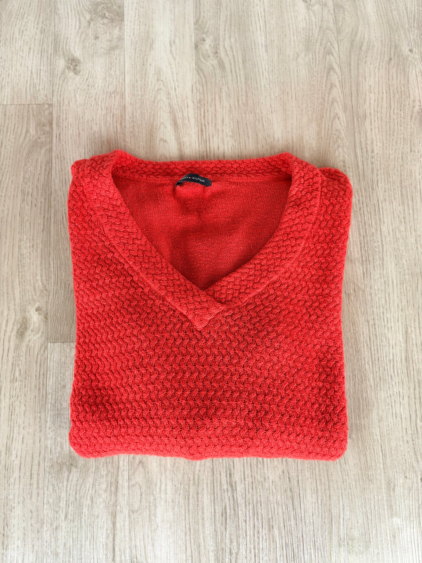 MAGLIONE TOMMY HILFIGER ROSSO CORALLO CON TRAMA TESTURIZZATA