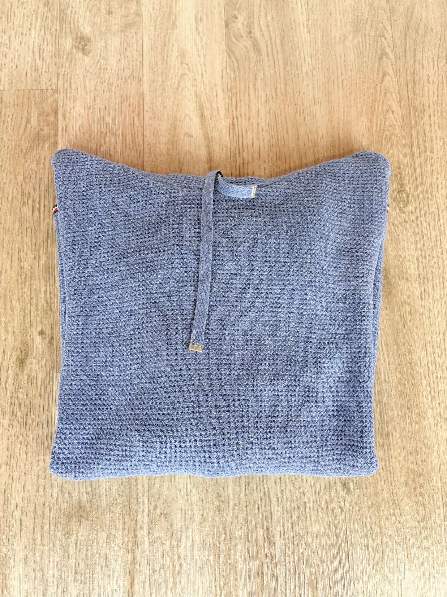 MAGLIONE TOMMY HILFIGER AZZURRO CON COLLO ALTO E LACCIO