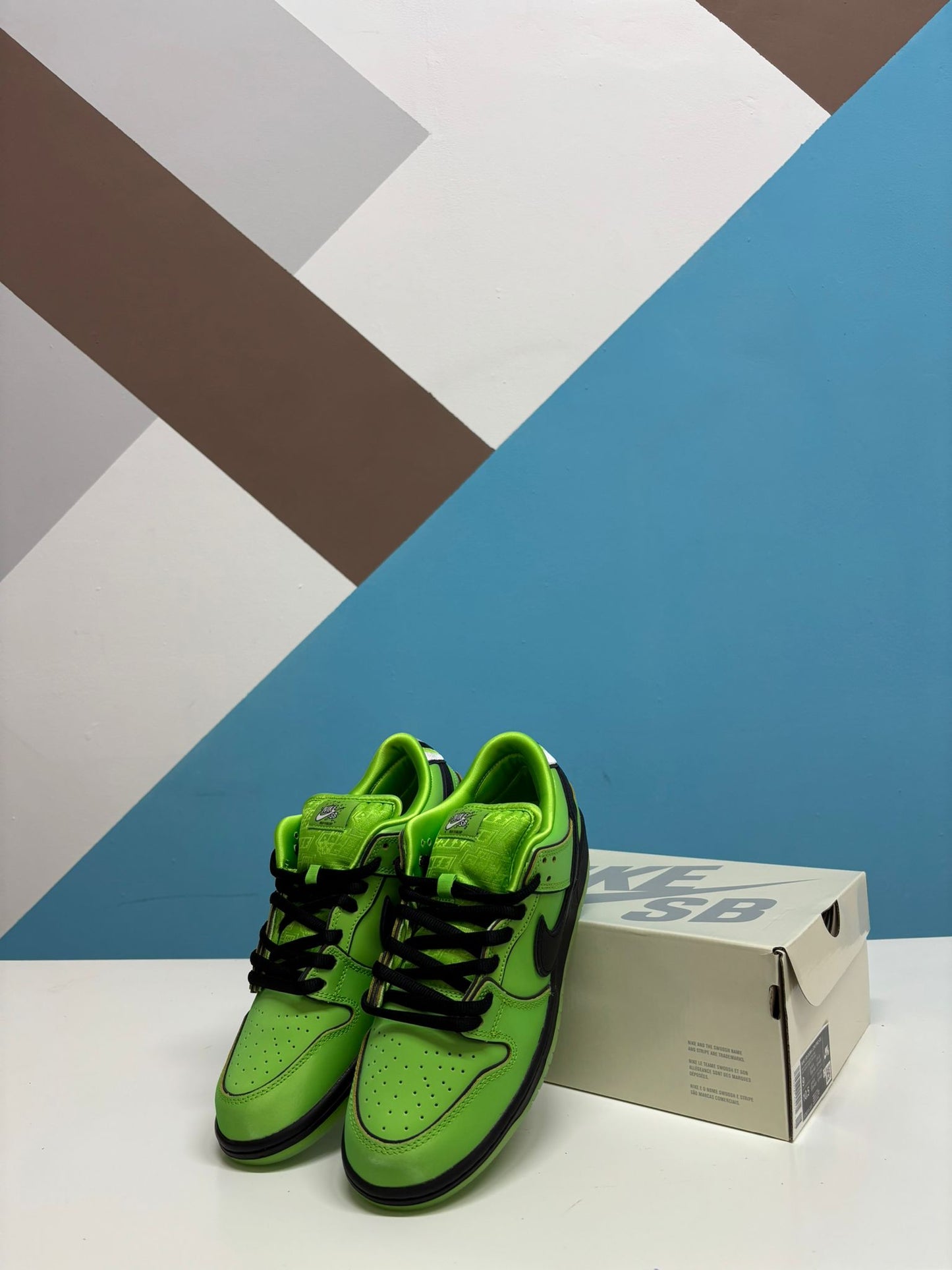 NIKE SB DUNK LOW THE POWERPUFF GIRLS BUTTERCUP (Offerta Lampo)