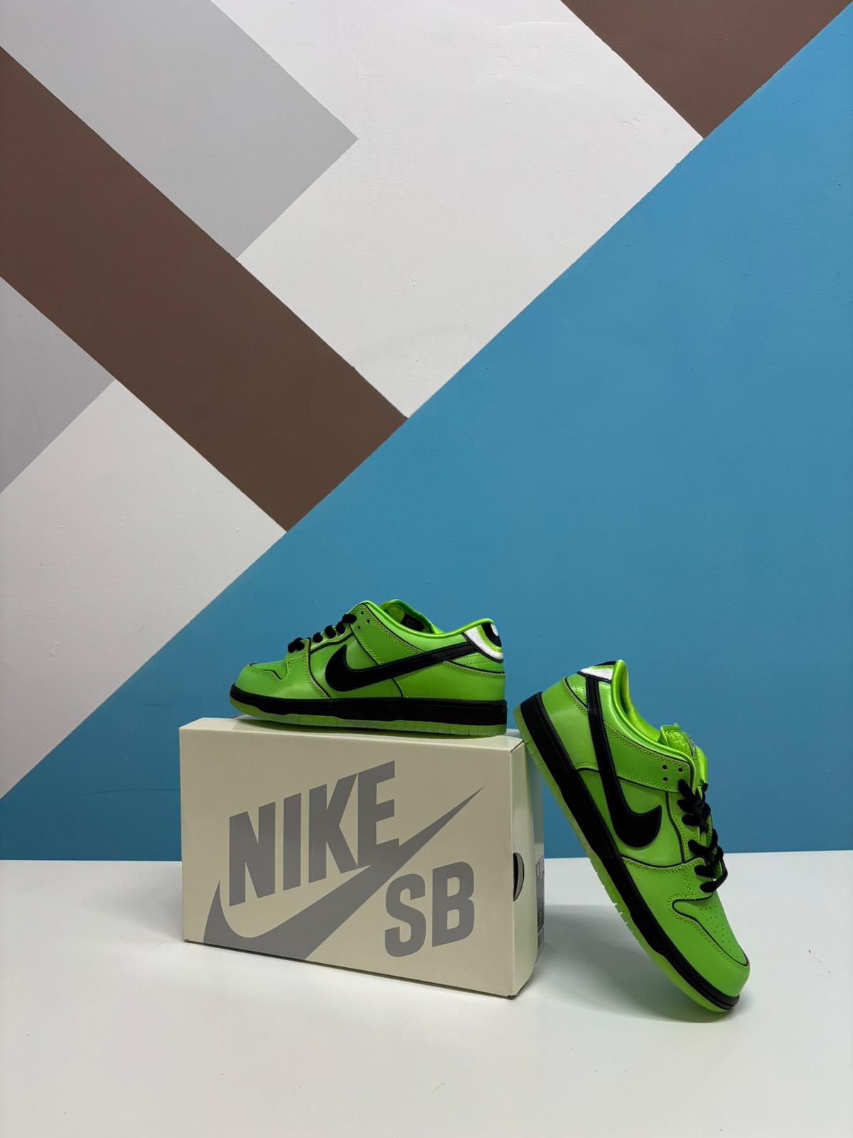 NIKE SB DUNK LOW THE POWERPUFF GIRLS BUTTERCUP (Offerta Lampo)